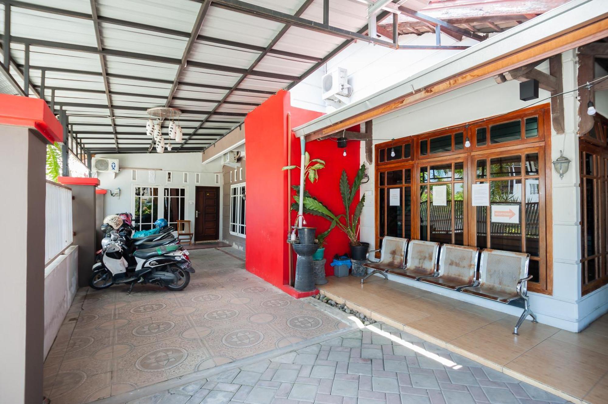 Reddoorz Syariah At Bumi Siliwangi Residence Padang Exterior photo