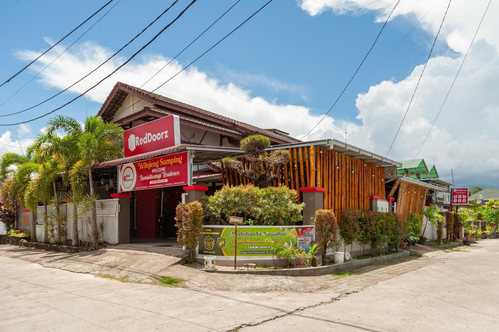 Reddoorz Syariah At Bumi Siliwangi Residence Padang Exterior photo